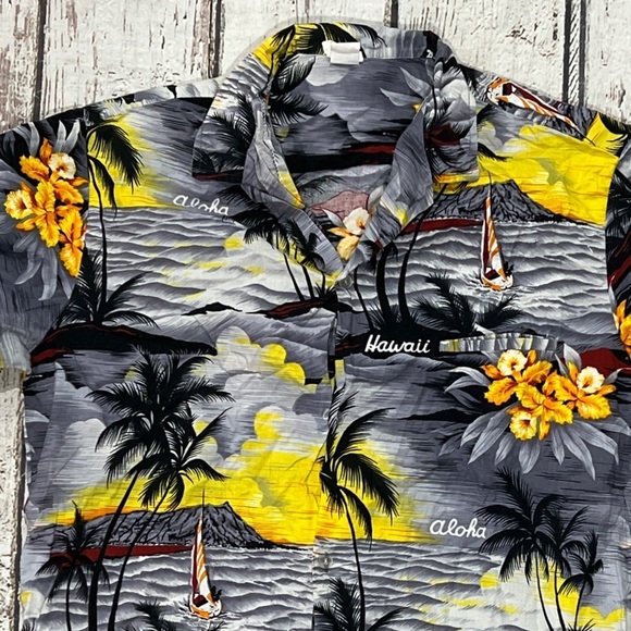 Hawaiian Vintage Royal Creation Button Up Aloha Beach Vacation Shirt - Picture 5 of 7